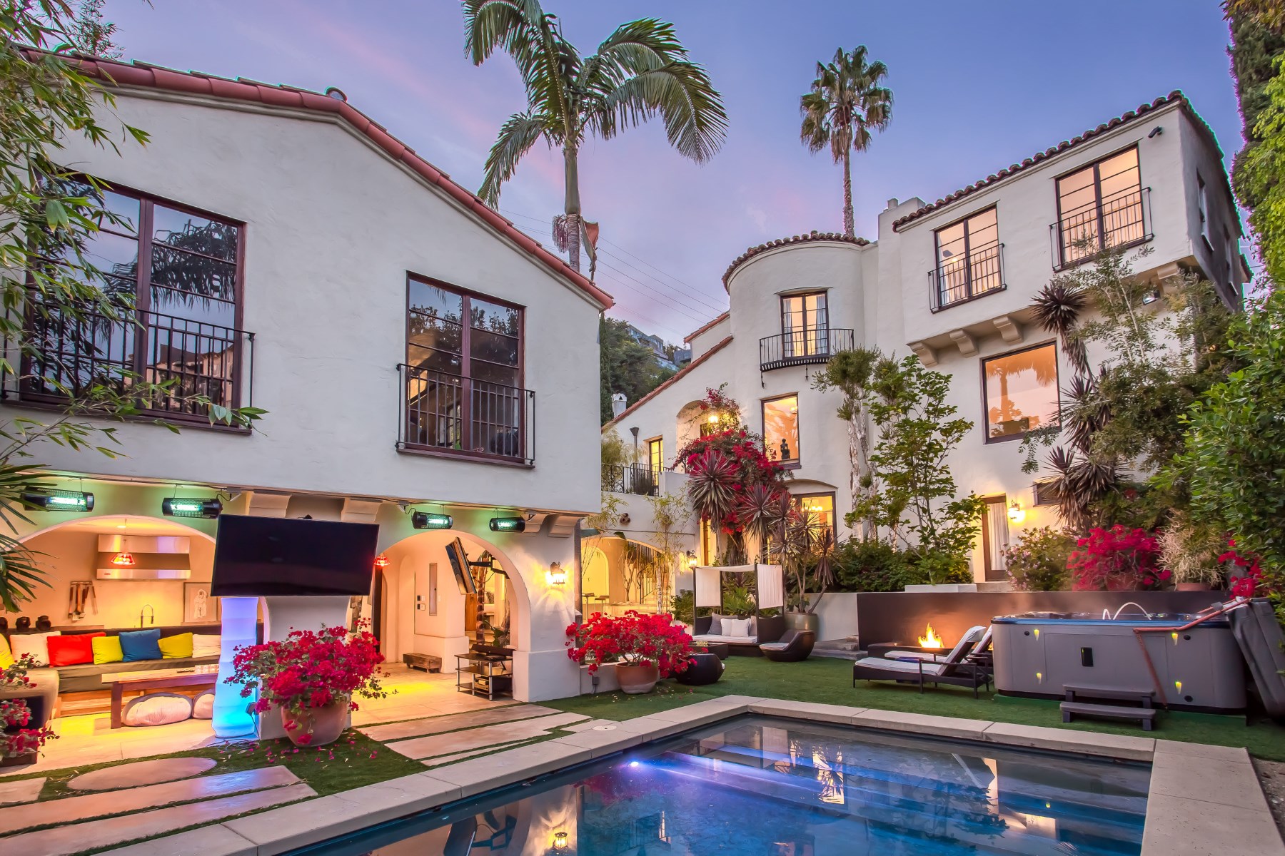 1448, Queens Way, LA, United States – Beautiful Sunset Point Adorned with Spanish Majesty
